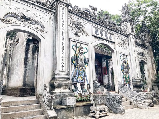 Cổ kính, tôn nghiêm và linh thiêng ảnh 10