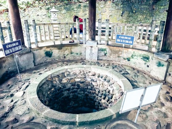 Cổ kính, tôn nghiêm và linh thiêng ảnh 12