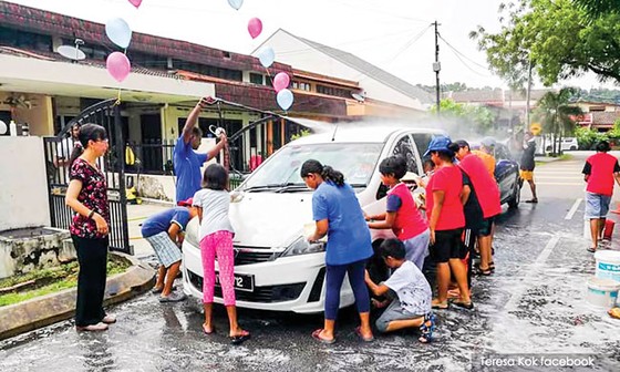 Người dân Malaysia góp sức giảm nợ công ảnh 1