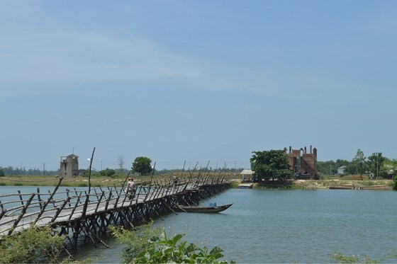 Người dân miền Trung vật vã trong nắng nóng ảnh 14