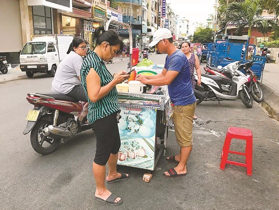 Lòng đường lại “thất thủ” ảnh 5