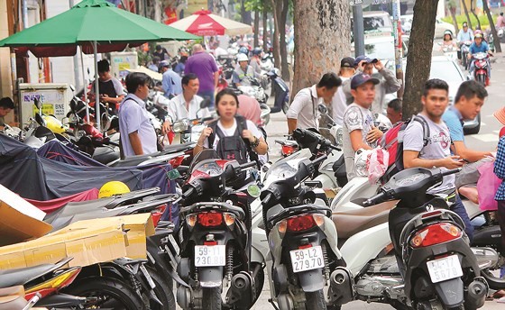 Lòng đường lại “thất thủ” ảnh 6