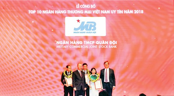 MB thăng hạng Top 10 NHTM Việt Nam uy tín 2018 ảnh 1