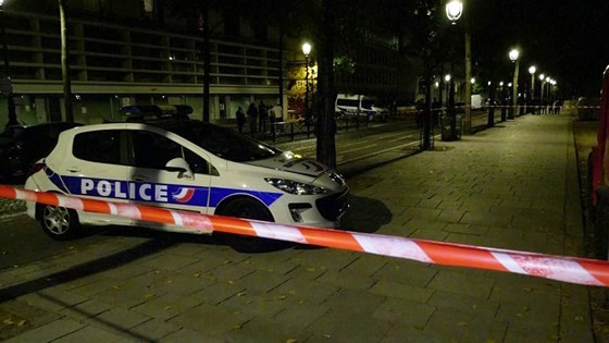 Tấn công bằng dao tại thủ đô Paris, Pháp, nhiều người bị thương ảnh 3