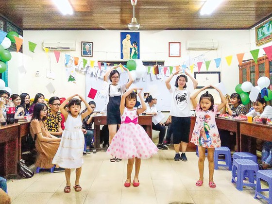 Lớp học không giảng đường, học phí ảnh 1
