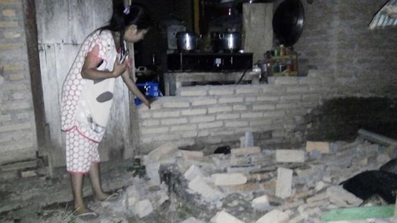 Số nạn nhân thiệt mạng do động đất và sóng thần tại Indonesia đã lên tới gần 400 người ảnh 14