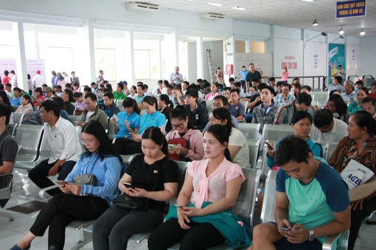 Vé tàu Tết: Vừa bán đã khan - Ảnh 1. Vé tàu Tết: Vừa bán đã khan - Ảnh 1.