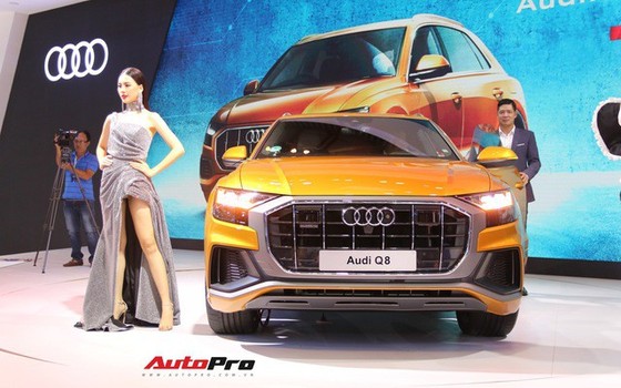 Không có xe giá rẻ, xe mới tiền tỷ đến cả chục tỷ đồng áp đảo thị trường ô tô Việt Nam cuối năm - Ảnh 1. Không có xe giá rẻ, xe mới tiền tỷ đến cả chục tỷ đồng áp đảo thị trường ô tô Việt Nam cuối năm - Ảnh 1.
