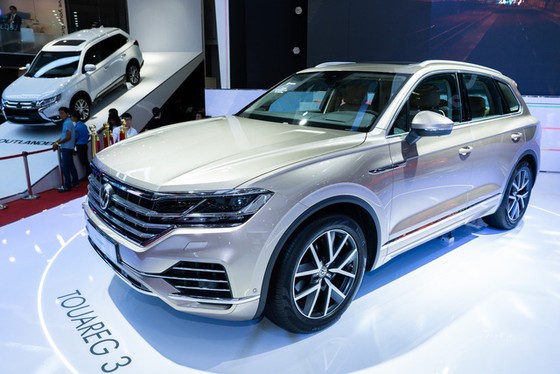 Không có xe giá rẻ, xe mới tiền tỷ đến cả chục tỷ đồng áp đảo thị trường ô tô Việt Nam cuối năm - Ảnh 9. Không có xe giá rẻ, xe mới tiền tỷ đến cả chục tỷ đồng áp đảo thị trường ô tô Việt Nam cuối năm - Ảnh 9.