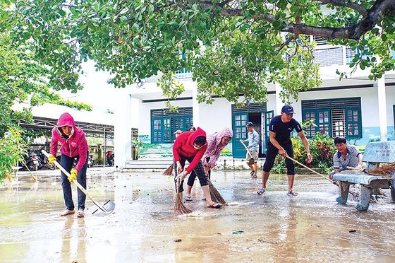 Nha Trang hoang tàn sau trận mưa khủng ảnh 5