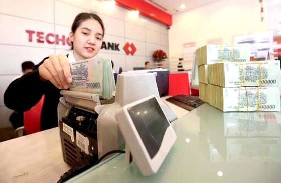 Tăng lãi suất huy động để làm gì? ảnh 1