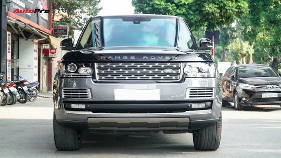 Range Rover Autobiography LWB Black Edition giá 8 tỷ - Giá của xe hiếm chỉ sản xuất 100 chiếc - Ảnh 1. Range Rover Autobiography LWB Black Edition giá 8 tỷ - Giá của xe hiếm chỉ sản xuất 100 chiếc - Ảnh 1.