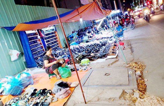 Đến hạn cam kết, lòng lề đường vẫn ngổn ngang ảnh 2