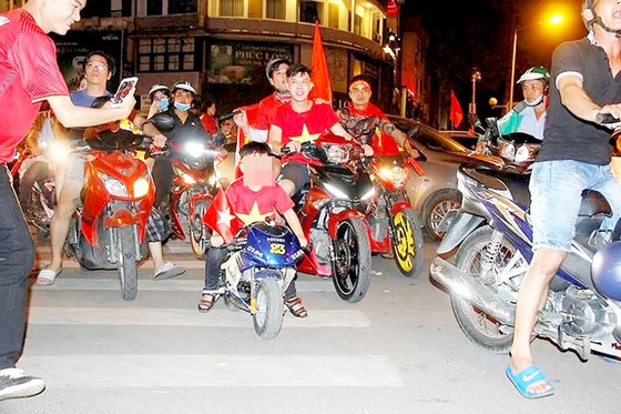 Mô tô mini náo loạn đường phố ảnh 1
