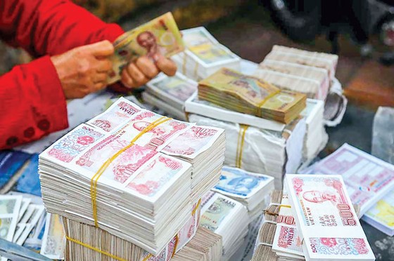 Luật cấm đổi tiền lẻ, tiền mới ảnh 1