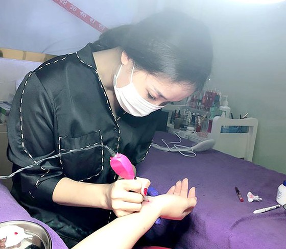 Xăm nốt ruồi để… thay đổi số phận ảnh 1