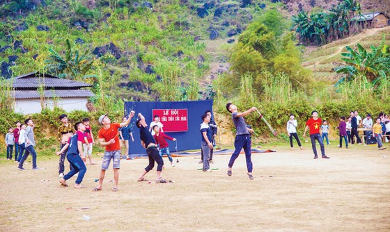 Mùa trẩy hội trên non cao ảnh 1
