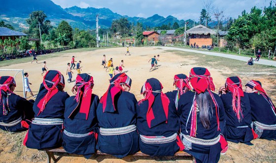 Mùa trẩy hội trên non cao ảnh 3