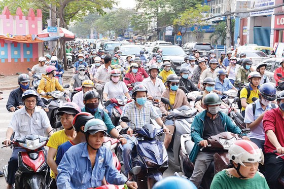 Cấm xe gắn máy vào trung tâm TPHCM chỉ là giải pháp tình thế ảnh 2