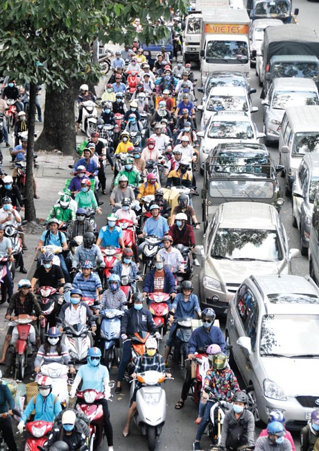 Cấm xe gắn máy vào trung tâm TPHCM chỉ là giải pháp tình thế ảnh 1