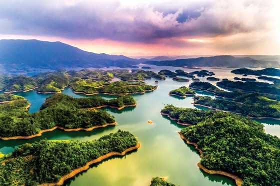 Hồ Tà Đùng - “Vịnh Hạ Long” của Tây nguyên ảnh 2