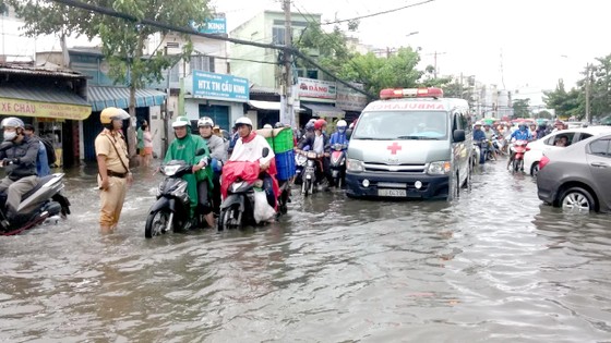 Nhiều dự án chống ngập chậm tiến độ ảnh 2