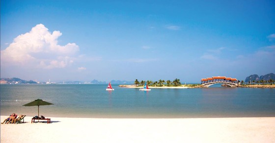 Bãi tắm thiên đường Tuần Châu-Hạ Long: Mở cửa tự do phục vụ du khách ảnh 1