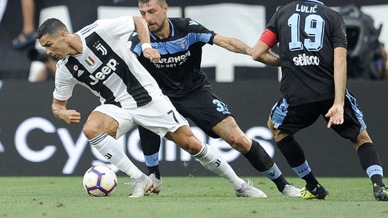 Ronaldo kém duyên khi Lão Phu nhân nhấn chìm Lazio ảnh 1