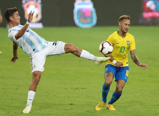 Paulo Dybala chấn thương đầu gối, nguy cơ bỏ lỡ trận Man United ảnh 1