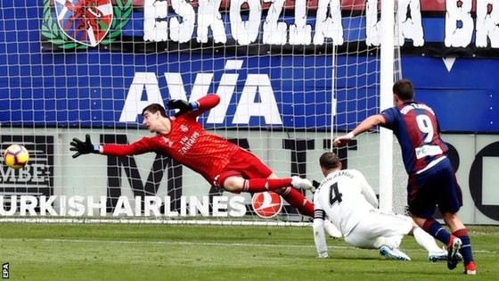 Real Madrid thua sốc Eibar 0-3: Ngày hôm qua đâu rồi! ảnh 2