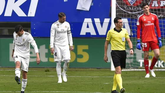 Real Madrid thua sốc Eibar 0-3: Ngày hôm qua đâu rồi! ảnh 3