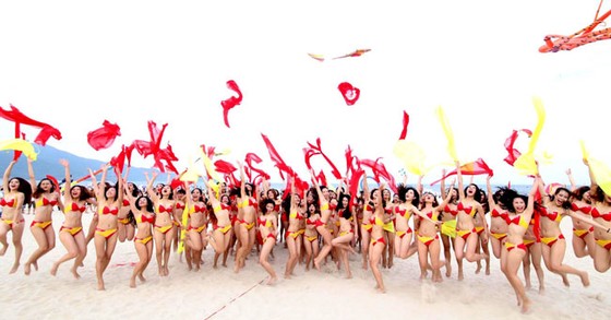 Chào hè của “Hãng hàng không bikini” ảnh 1