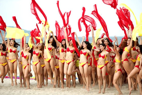 Chào hè của “Hãng hàng không bikini” ảnh 2