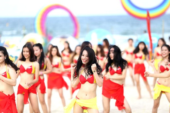 Chào hè của “Hãng hàng không bikini” ảnh 8