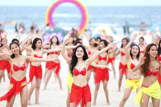 Chào hè của “Hãng hàng không bikini” ảnh 9