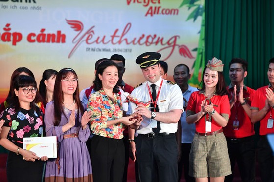 CBNV HDBank, Vietjet chắp cánh ước mơ cho người khuyết tật ảnh 1