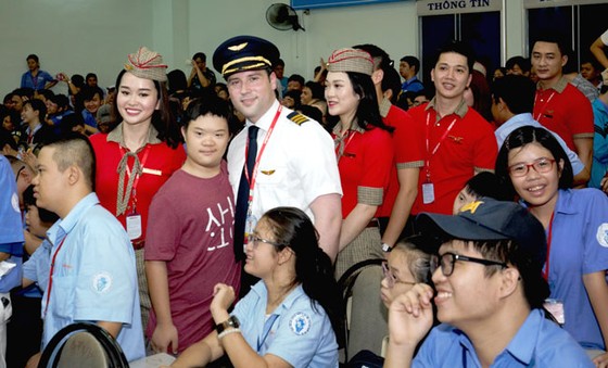 CBNV HDBank, Vietjet chắp cánh ước mơ cho người khuyết tật ảnh 9