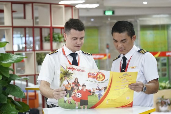 Hành khách hào hứng với lịch thi đấu World Cup 2018 của Vietjet ảnh 13