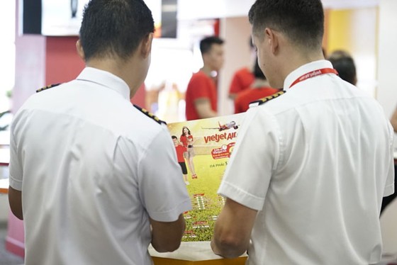 Hành khách hào hứng với lịch thi đấu World Cup 2018 của Vietjet ảnh 14