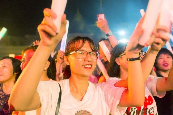 Hàng ngàn khán giả Vinpearl cháy hết mình cùng đêm nhạc Boney M ảnh 4