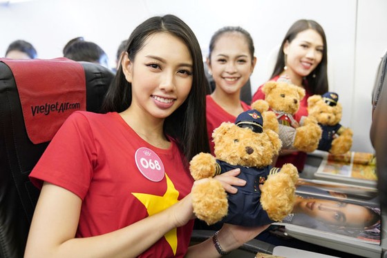Top 43 Hoa hậu Việt Nam rực rỡ thu hút hàng triệu hành khách Vietjet ảnh 4