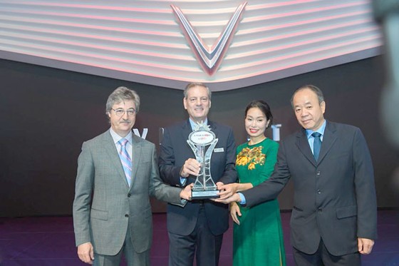 VinFast được vinh danh giải thưởng “Ngôi sao mới” tại Paris Motor Show ảnh 1