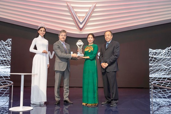 VinFast được vinh danh giải thưởng “Ngôi sao mới” tại Paris Motor Show ảnh 2