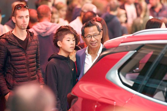 Cộng đồng người Việt đến Paris xem xe VinFast ảnh 2