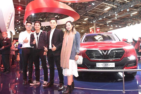 Cộng đồng người Việt đến Paris xem xe VinFast ảnh 6