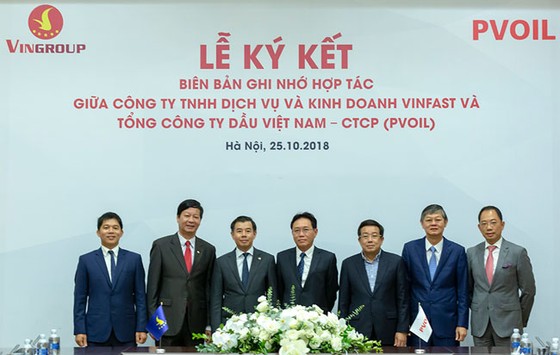 VinFast và PV Oil hợp tác triển khai trạm sạc và thuê pin cho xe điện ảnh 1