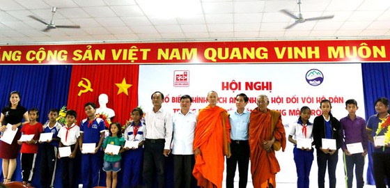 Thi công điện năng lượng mặt trời nơi vùng sâu ảnh 1