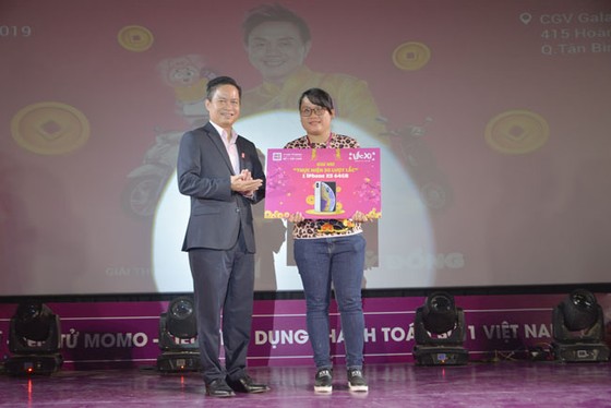 Lễ trao giải thưởng Lắc Xì – Lắc Heo vàng nhận lì xì Ví Momo ảnh 1