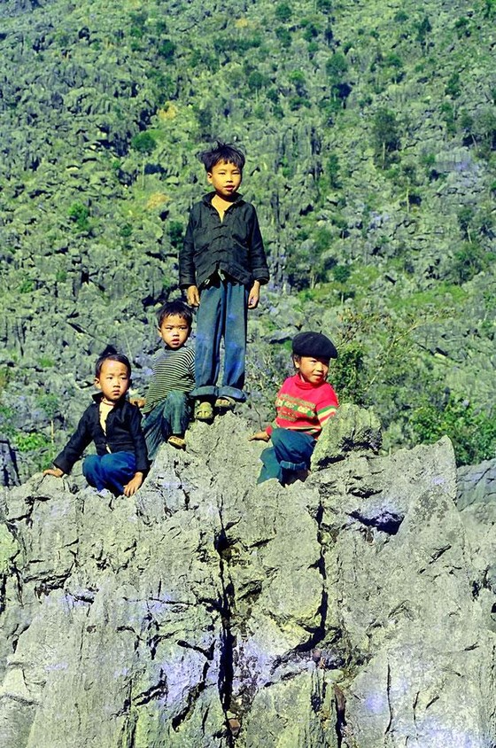 Trẻ em miền cao nguyên đá ảnh 11