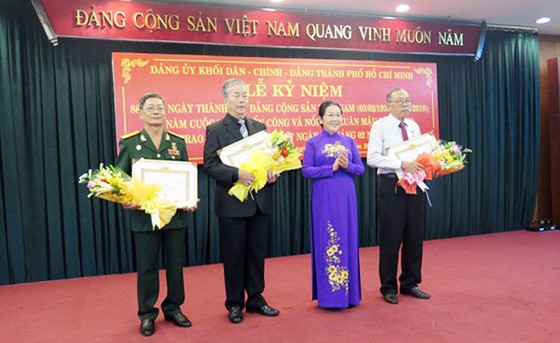 Trong khó khăn, Đảng càng khẳng định bản lĩnh ảnh 1